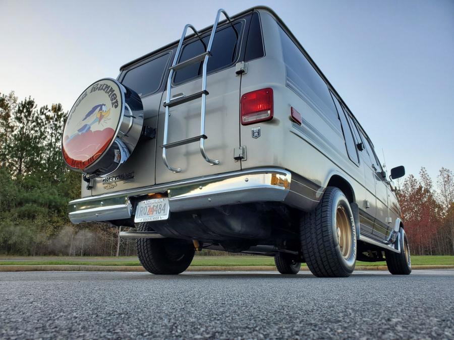  Chevrolet G20 Conversion Van  (CG21305) 1988 года  (фото 22 из 257)